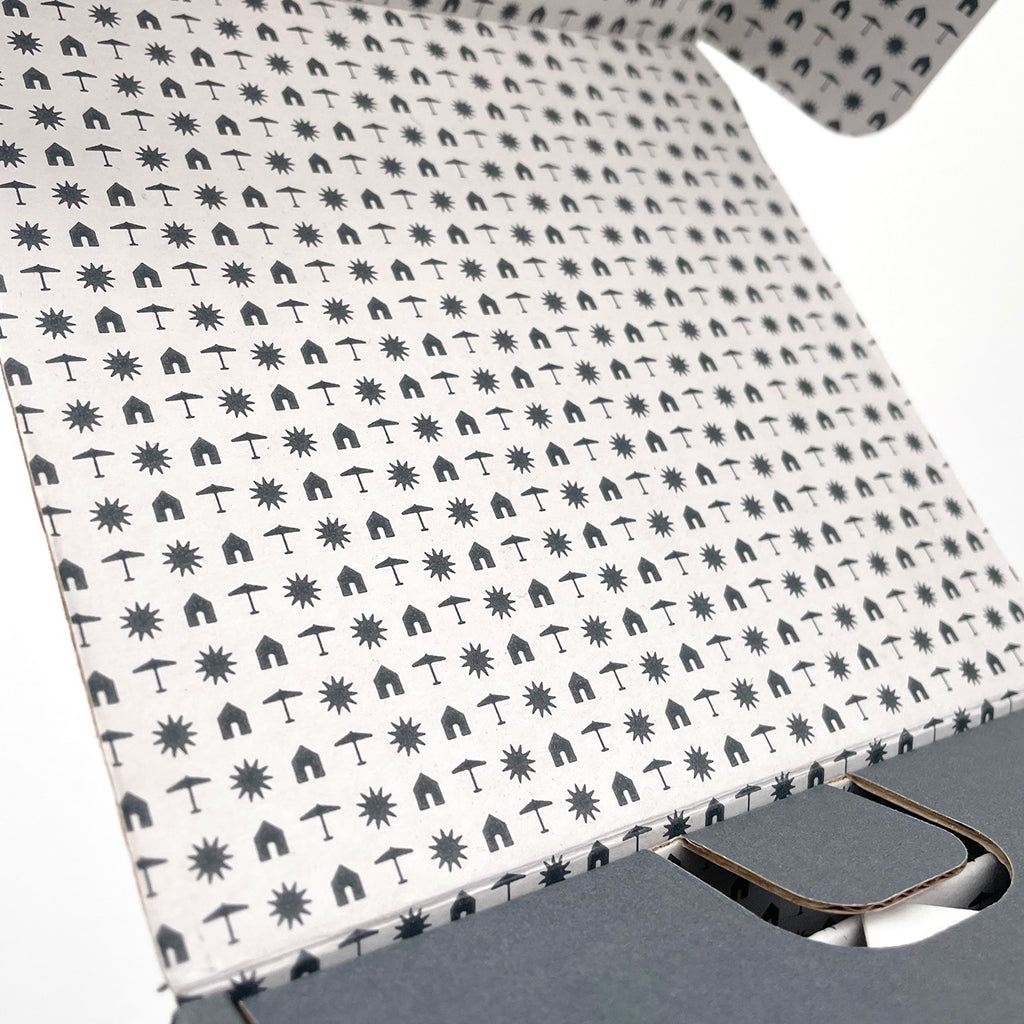 Janus et Cie print on inside of box